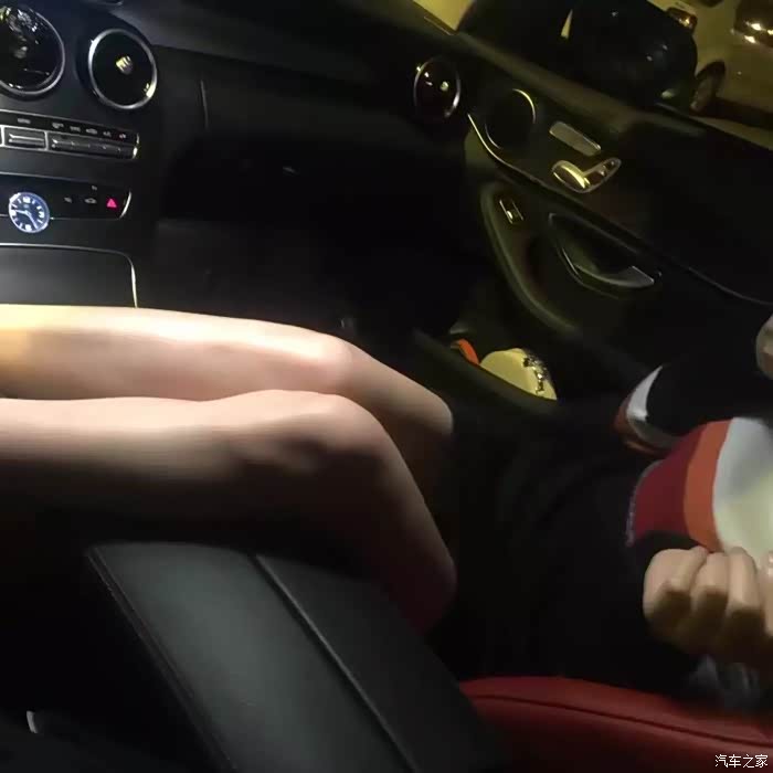 【图】发个大长腿_奔驰c级论坛_汽车之家论坛