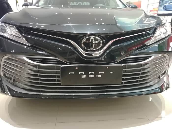 静态赏析全新第八代凯美瑞2.5豪华版