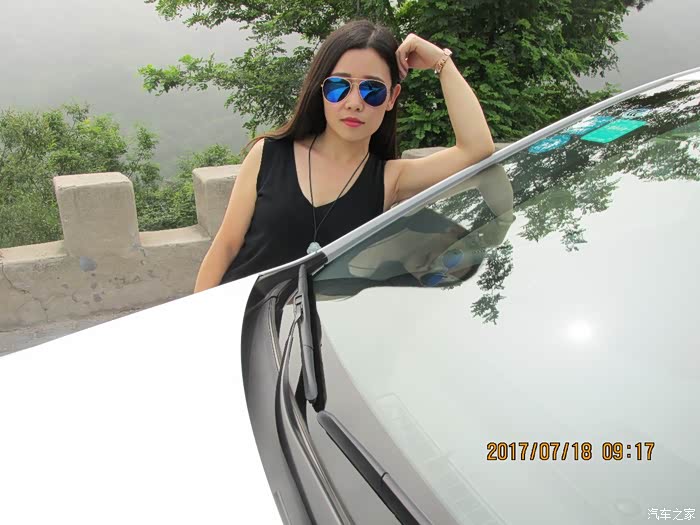 小姨子当车模素颜简单无修饰