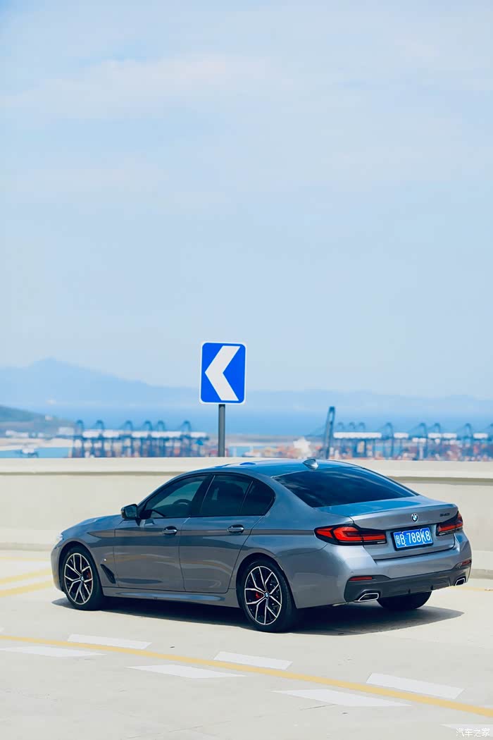 我的2021款宝马540i石青色提车作业