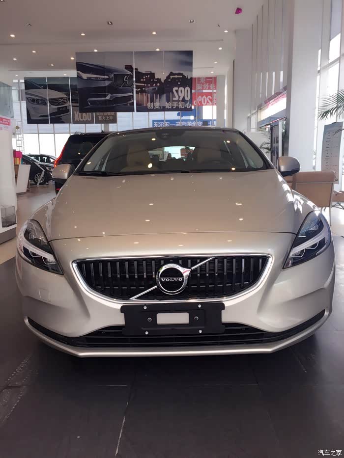 2017款v40智逸版耀目沙金提车作业