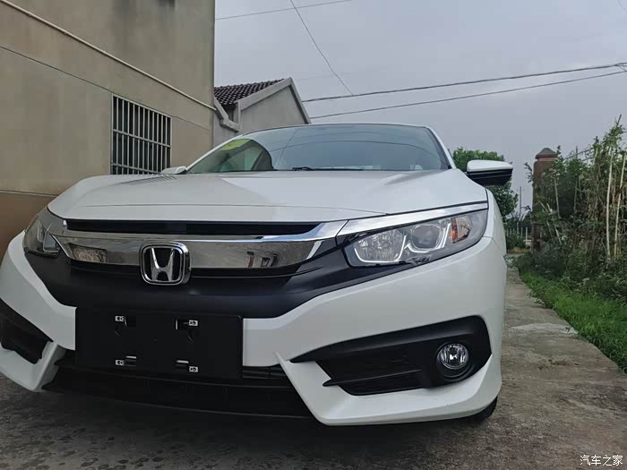 白色思域想改改18寸轮毂各位大神有没有推荐的款式啊