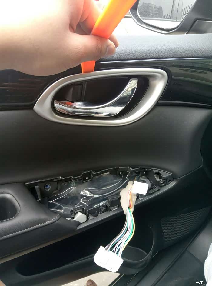 门板把手腕要怎么拆?  有懂的人吗?