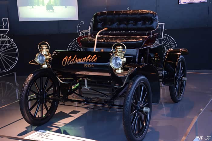 《上海汽车博物馆》 奥兹莫比尔oldsmobile-1904年_1  1901年,奥兹