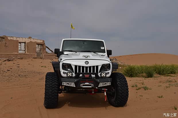 这样的jeep牧马人在沙漠好漂亮
