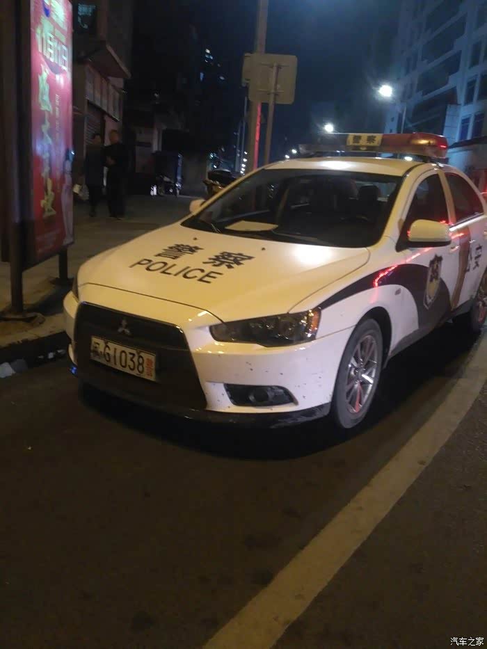 福州清一色的翼神警车