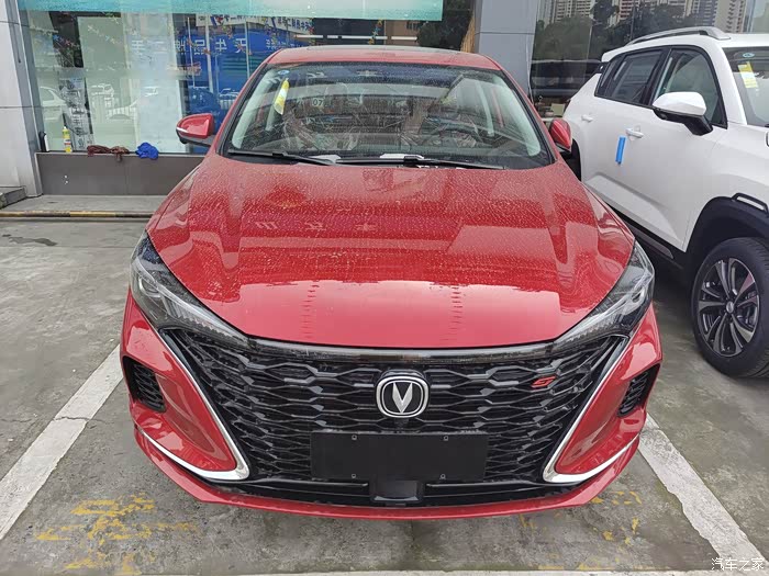 不过国产里我觉得这辆轿车很如意,很实惠,它就是长安的21款逸动plus