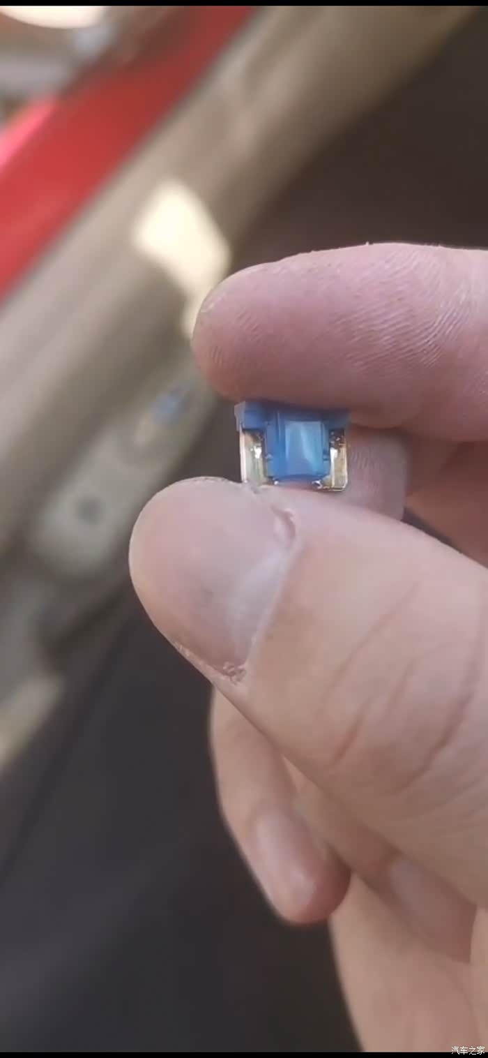 八代思域点烟器孔没电的问题