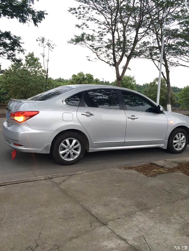求银色新轩逸图片谢谢