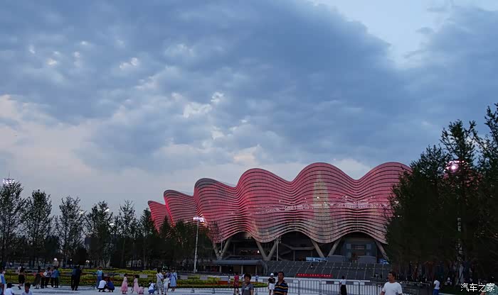 抢先体验西安地铁十四号线看奥体中心游光影文化公园