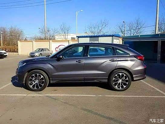 抽空去4s店看了冠道实车,不过没有我想看的大漠金