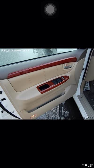 请问大家卡罗拉1.6gli现在有没有门灯