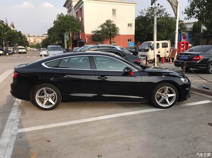 稀有色黑色新款奥迪a5提车作业