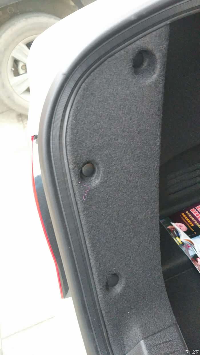 后备箱卡扣如何取下