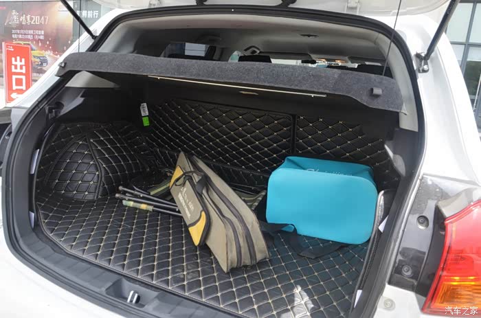 看看我充满装备的后备箱