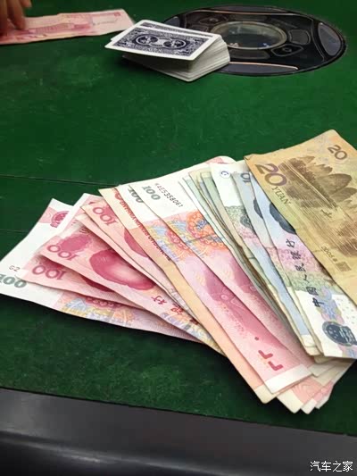 诈金花一局赢了点,a带k的金花碰到了a带q的,呵呵,玩的小,勿喷,希望