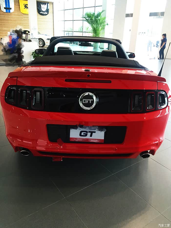 野马gt红色敞篷不仅仅是拉风