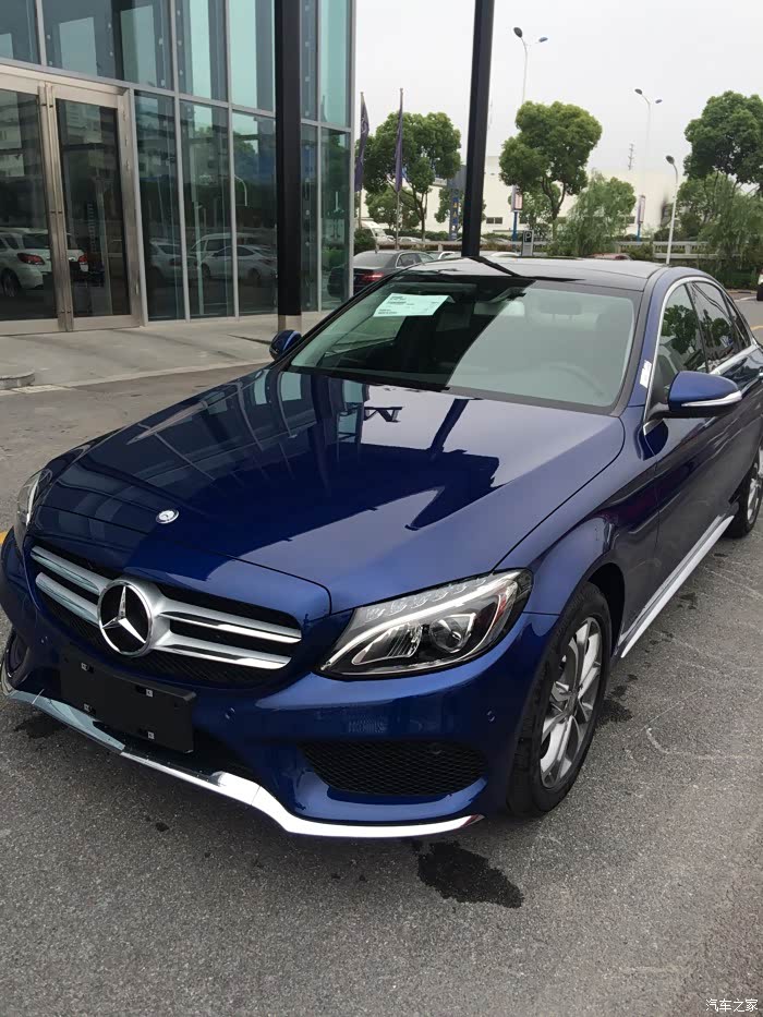 奔驰c级有多少车友是宝石蓝的颜色的啊