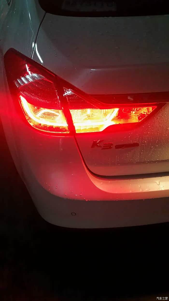 6premium版顶配夜间尾灯照片?