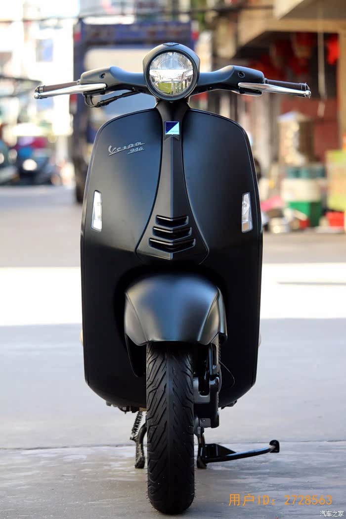16年伟士牌vespa946emporioarmani阿玛尼限量版实车高清图