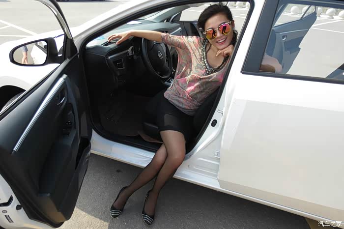 美颜俏媳妇黑丝出镜跪求加精