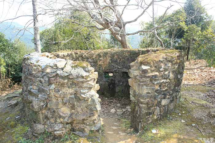 红七军碉堡,呈角防御.