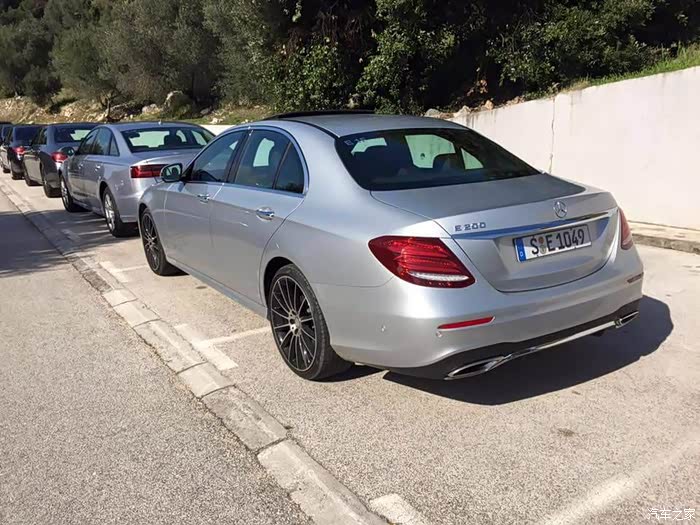 【图】浅色新e尾部很不好看,深色系好一些_奔驰e级论坛_汽车之家论坛