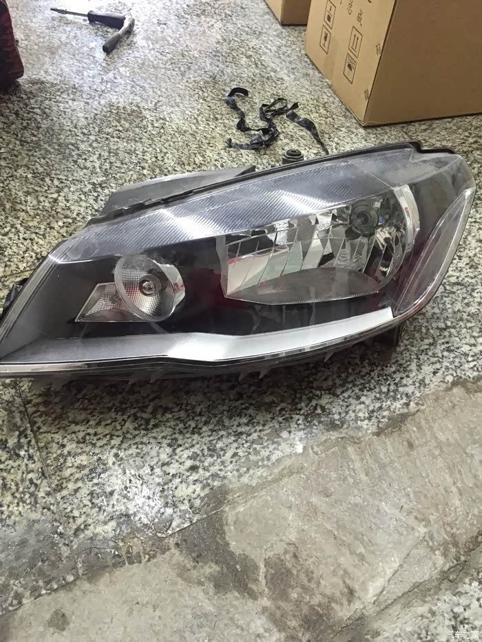 新换大灯总成,出对高配捷达大灯一对,无任何瑕疵,带镀铬转向灯,带疝气