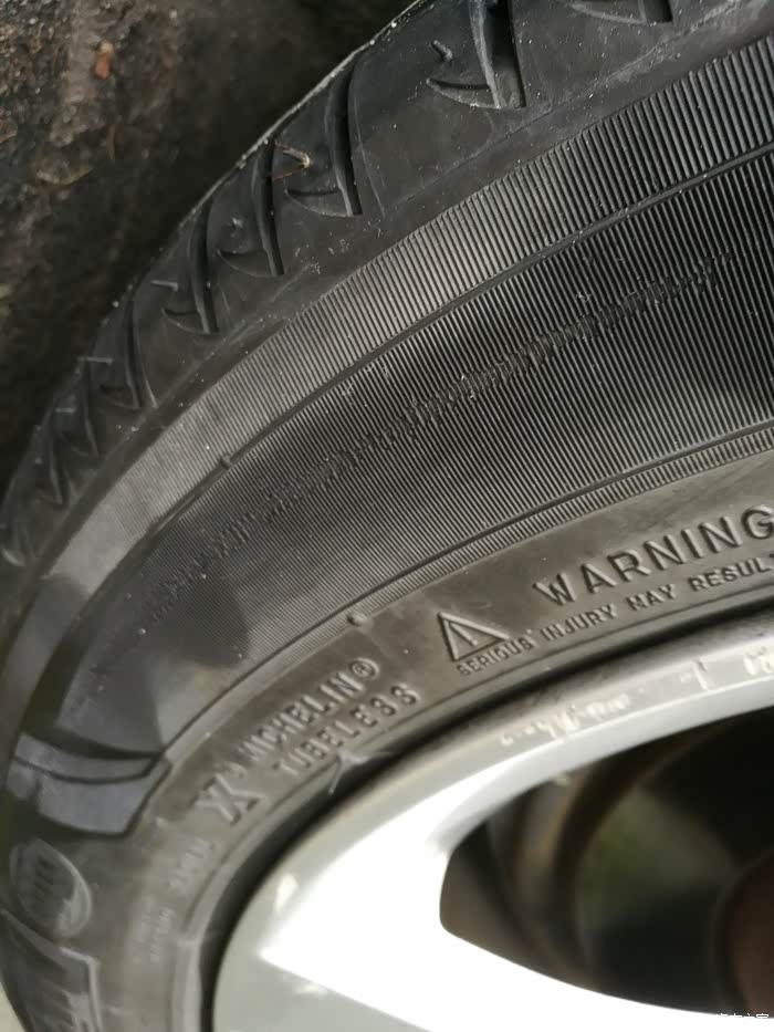 各位大神,米其林primacy3st浩悦轮胎没气开了一公里会报废吗?