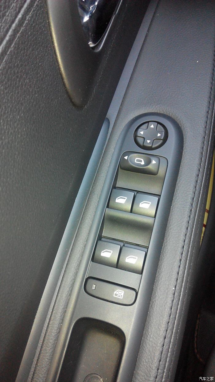 车窗控制器,不知道带不带一键升降,但锁车可以自动关窗好用