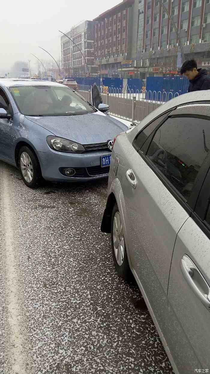 雪地追尾图片图片