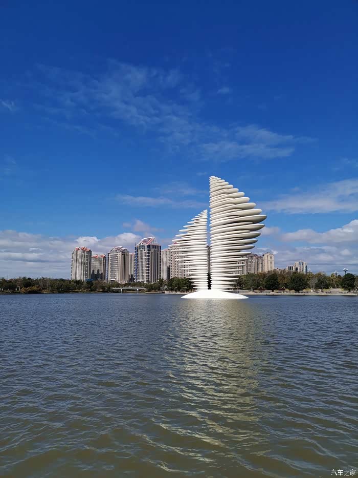 公园主雕塑"帆影"位于海上丝绸之路艺术公园?亚洲园中心轴线上.