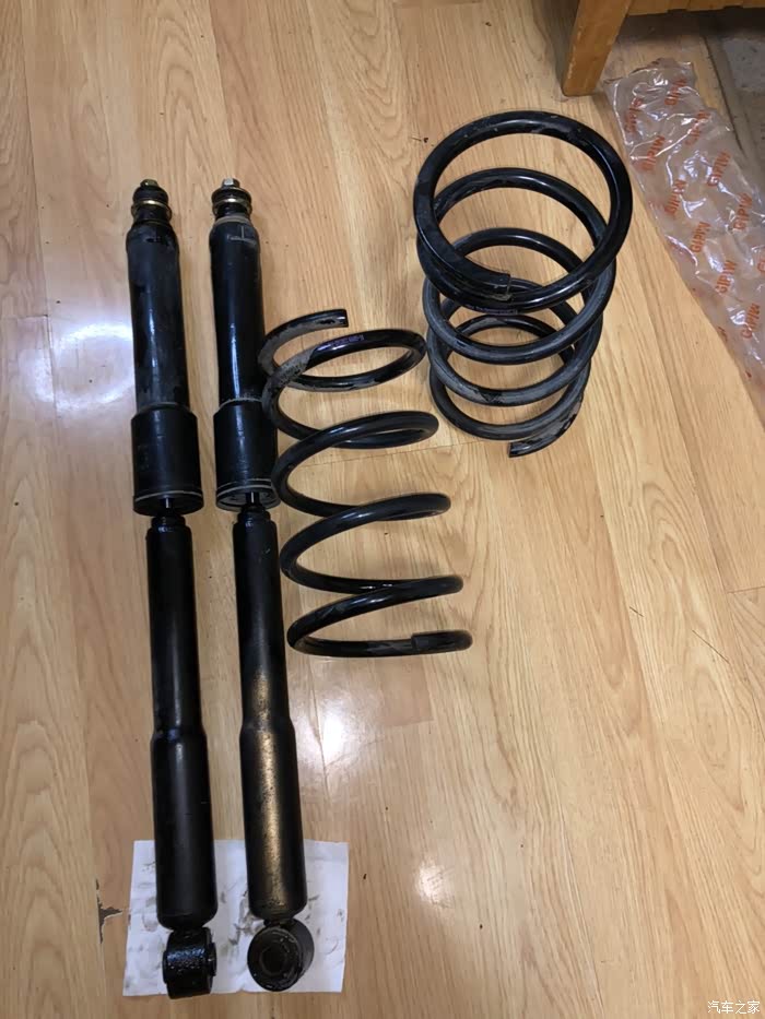 瑞虎3经典09款一对后减震棒一对后弹簧