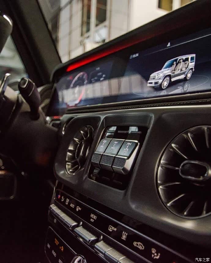 全新奔驰大g的内饰细节,极尽奢华.