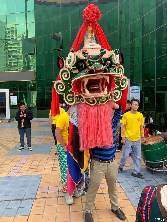 舞狮就是汕尾最受欢迎的民俗娱乐之一