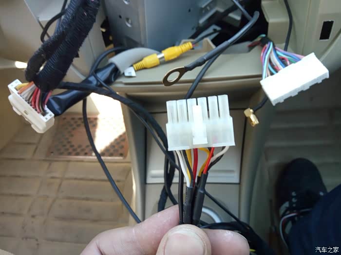 经典轩逸加装行车记录仪和auxusb内置线路改装