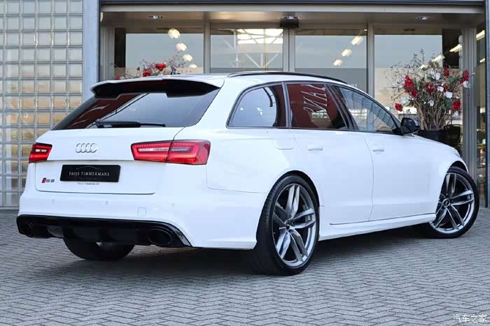 奥迪rs6白色的瓦罐很耐看