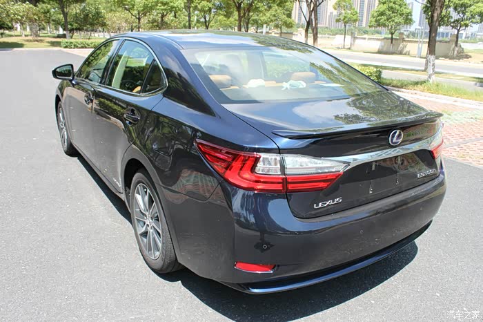 一抹幽蓝宝蓝es300h豪华版提车作业