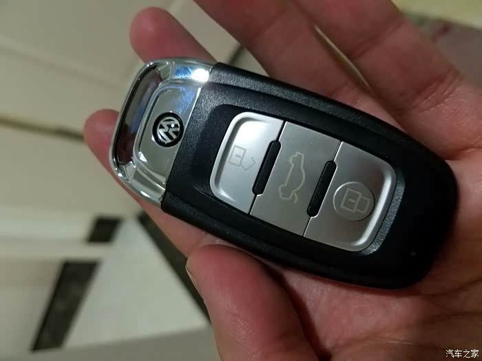 新帕萨特钥匙怎样拆开换个壳子