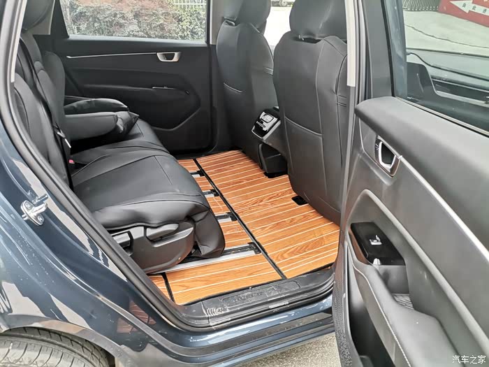 春意盎然拥有五菱凯捷大四座