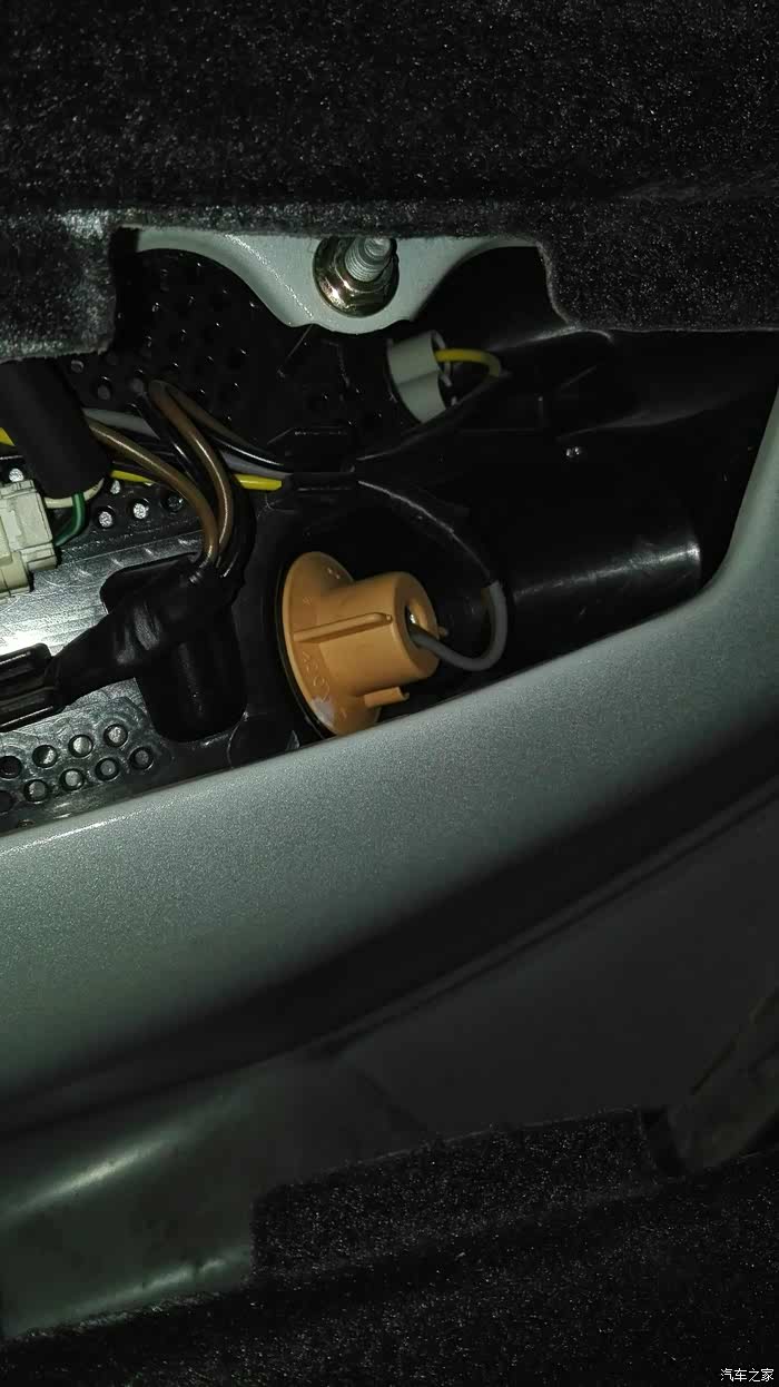 自己动手,逸动灯泡更换记