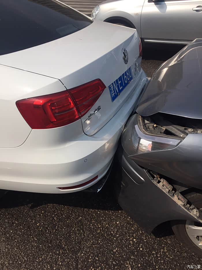 今天被追尾了!