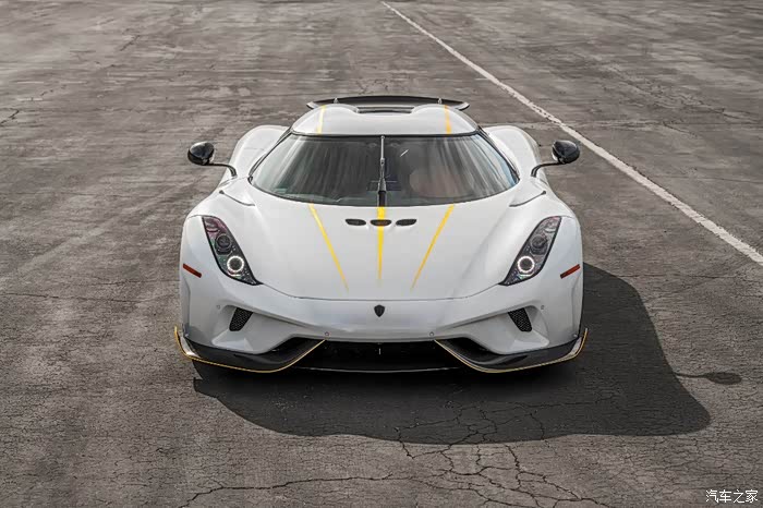 白色的科尼塞克,优雅气质,动感十足,圆润车灯,太迷人了,真美_科尼赛克