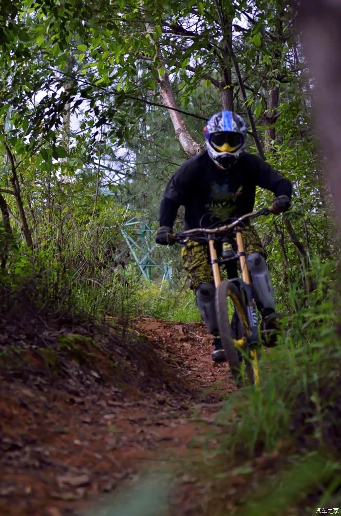 试驾ccw越野摩托,带发动机的速降山地车