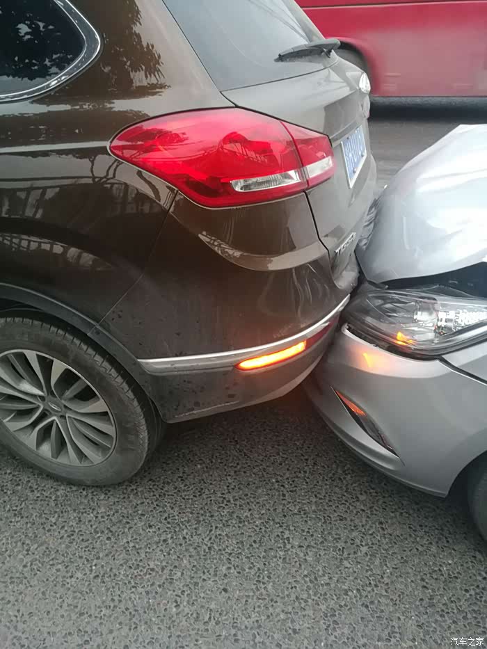 【图】拍被追尾啦_瑞虎5论坛_汽车之家论坛