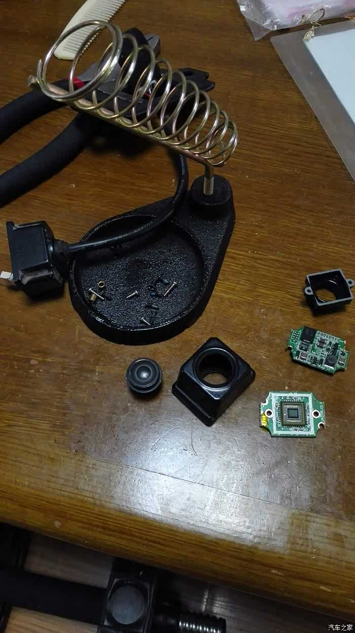 暴力拆解老骏倒车影像摄像头