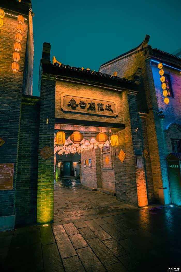 雨夜游南宁的三街两巷