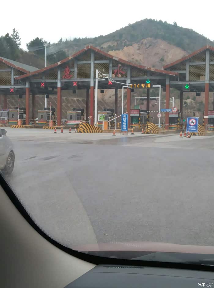 这2月11日上午11点,我们返程回湖南益阳时,在贵州惠水高速入口拍下