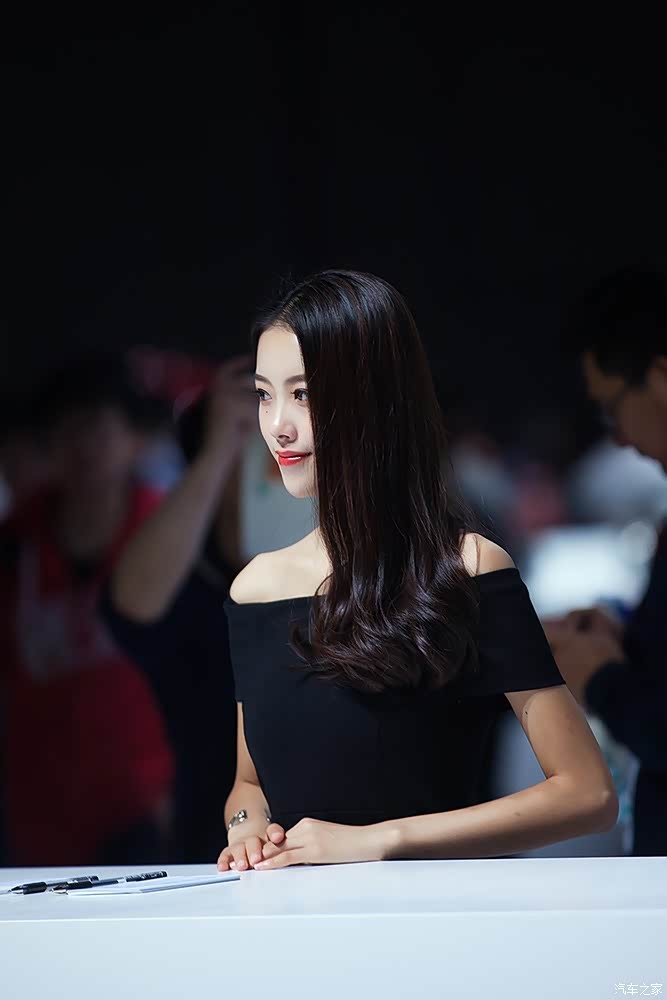 多图有美女走马观花随拍2017上海国际车展