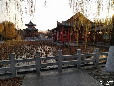 鐵公祠為一處園中園,位於濟南天下第一泉風景區的核心景區大明湖公園